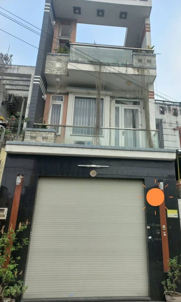 Nhà bán Hóc Môn 80.7m² giá 5.5 tỷ - Sổ hồng chính chủ, khu dân trí cao!