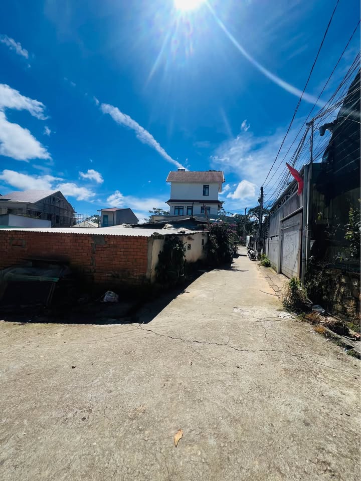 Nhà phố 2 mặt tiền đường Hồ Xuân Hương, Đà Lạt 67m² giá 3.5 tỷ - Cơ hội đầu tư hấp dẫn!