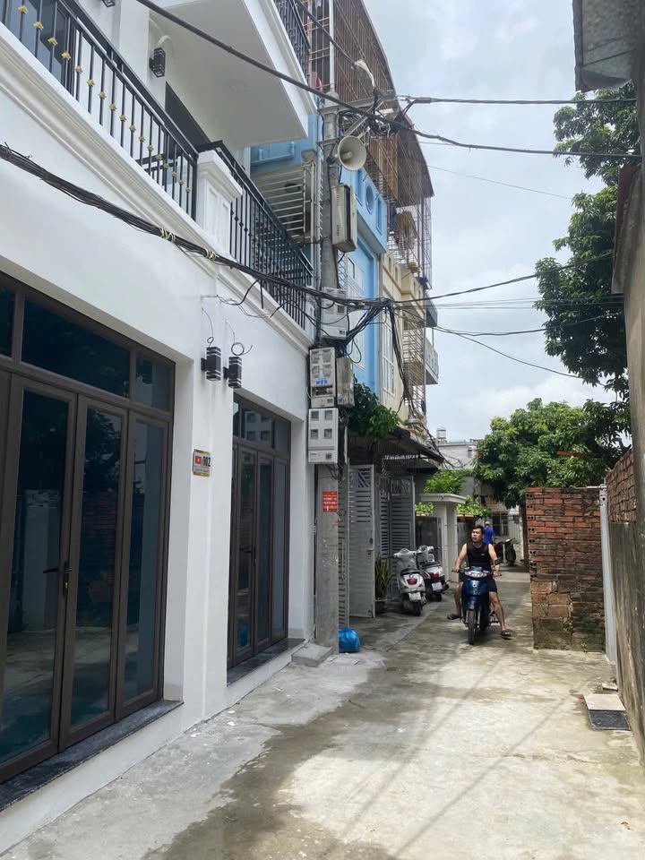 Nhà phố 3 tầng đường Cao Bá Quát, phường Trường Thi 44m² giá 2 tỷ - Chính chủ cần bán gấp!