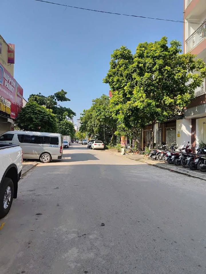 Biệt thự mặt phố chính Trâu Quỳ 110m² giá 20 tỷ - Đầu tư sinh lời cực tốt!