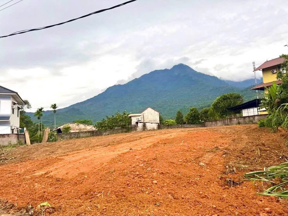 Đất nền lô góc 2 mặt tiền Vân Hoà Ba Vì, 1120m² giá 5.6 tỷ - View núi đẹp, pháp lý rõ ràng!