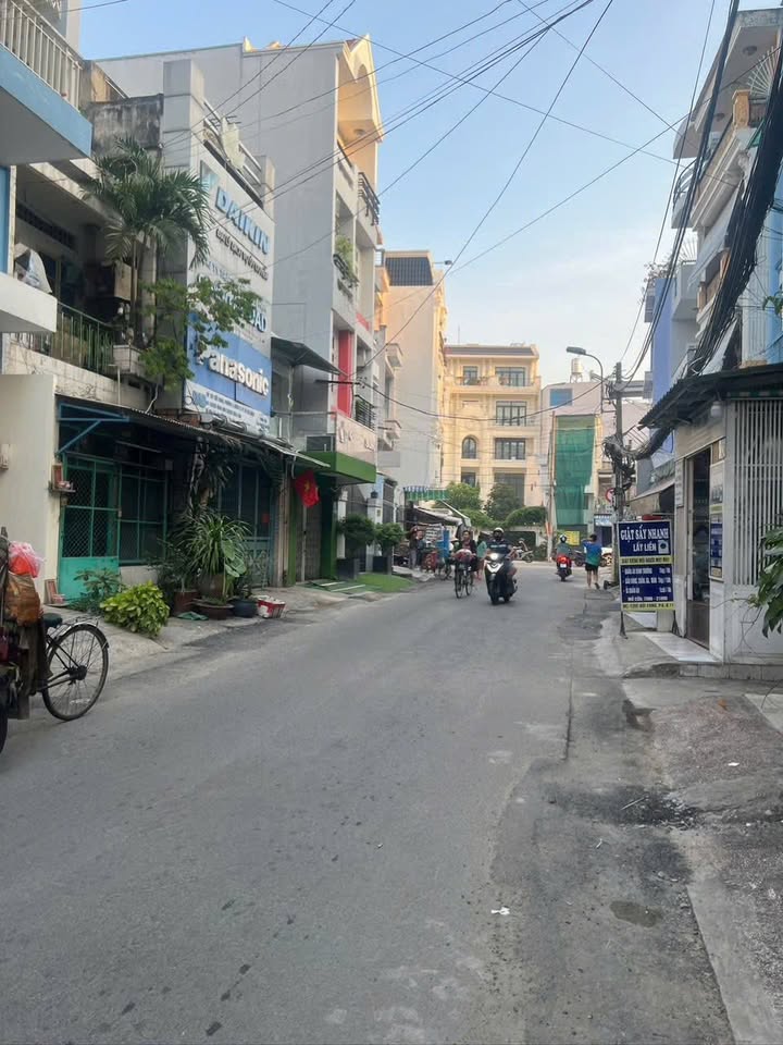 Bán nhà mặt tiền Đội Cung, Quận 11, 41m² giá 12.7 tỷ - Kinh doanh thuận lợi!