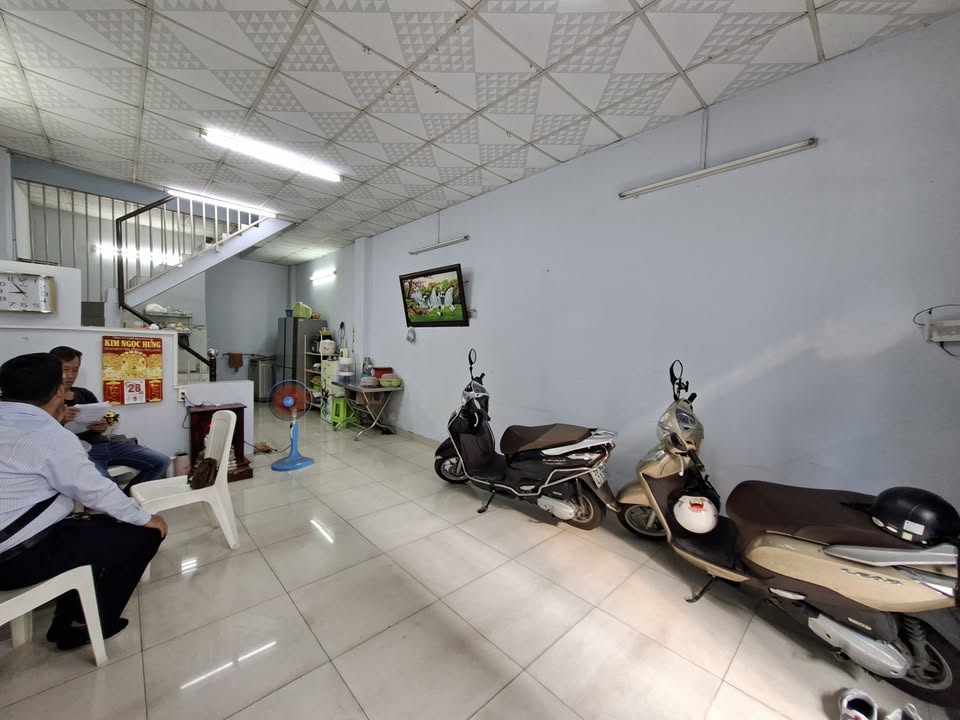 Bán gấp FrontHouse mặt tiền Lò Siêu, Q11, 47.7m² chỉ 10.5 tỷ - Cơ hội đầu tư sinh lời!