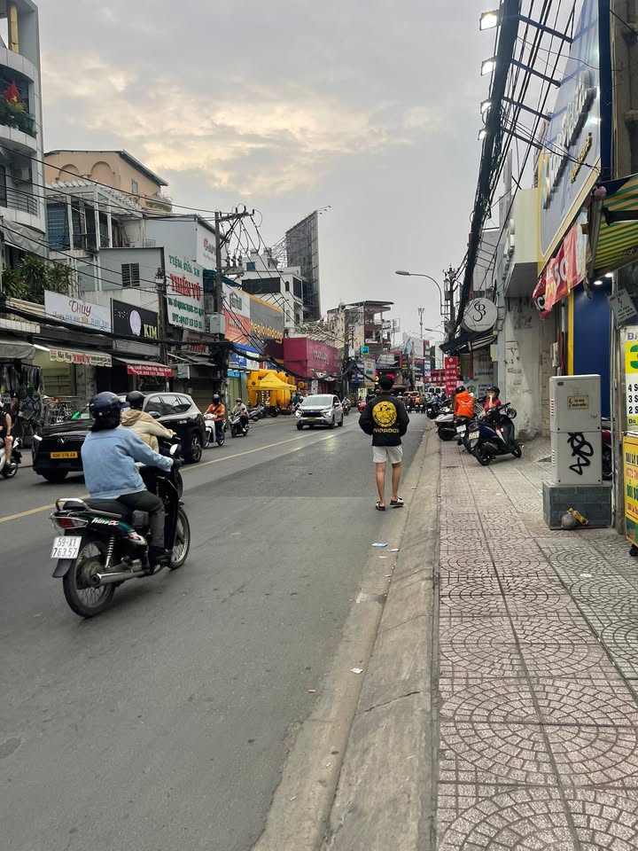 Nhà mặt tiền Lê Quang Định, Phường 11, Quận Bình Thạnh, 93m² giá 16.9 tỷ - Kinh doanh sầm uất!