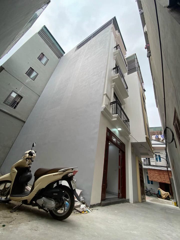 Nhà Phố Thạch Bàn Long Biên 32m² giá 3.05 tỷ - Ô tô vào tận nhà!