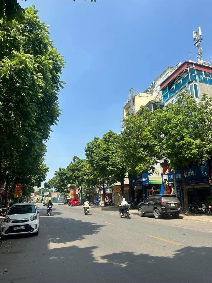 Mặt phố Thạch Bàn 70m² giá thỏa thuận - Đầu tư sinh lời ngay lập tức!