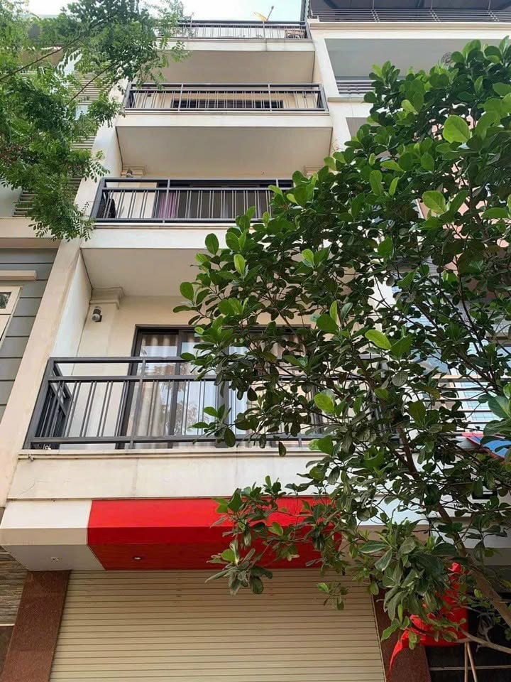 Nhà đẹp 40m² tại Giang Biên, Long Biên giá 6.7 tỷ - Kinh doanh tốt, tiềm năng phát triển!