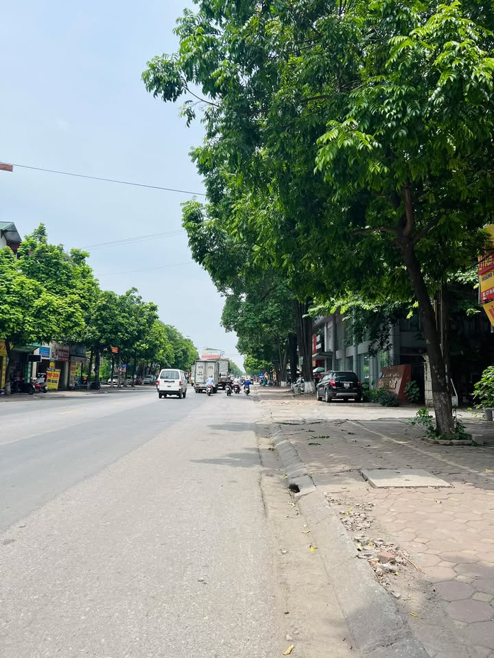 Bán nhà mặt phố Yên Viên 100m² giá 10 tỷ - Kinh doanh sầm uất, ô tô tránh!