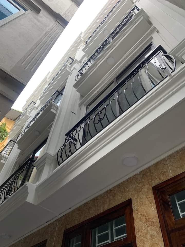 Nhà riêng Thạch Bàn 30m² giá 3.2 tỷ - Lô góc cực hiếm, tiện ích đầy đủ!