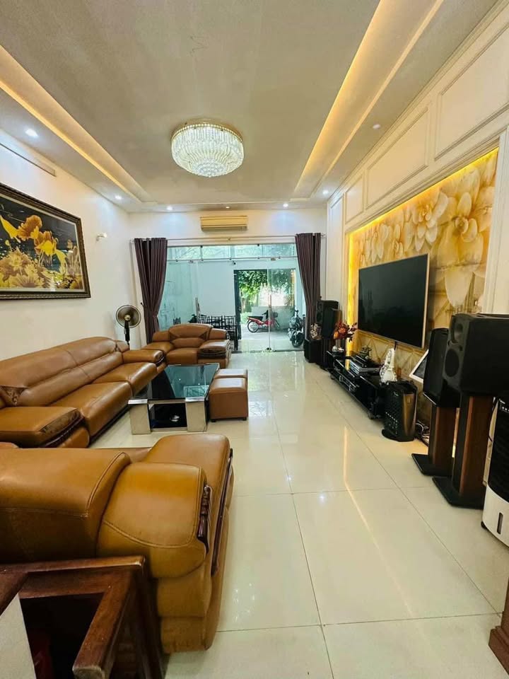 Nhà đẹp Ngọc Thụy Long Biên 72m² giá 6.7 tỷ - Thiết kế hiện đại, thoáng mát!