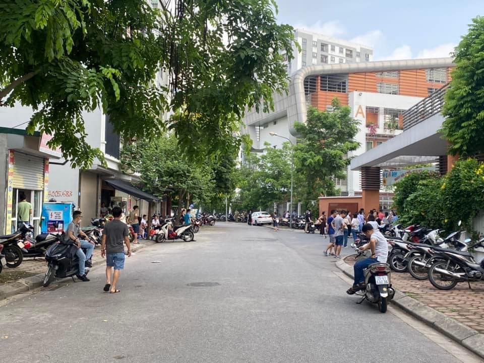 Nhà phố Giang Biên 50m² giá 5 tỷ - Kinh doanh sầm uất ngay trung tâm!