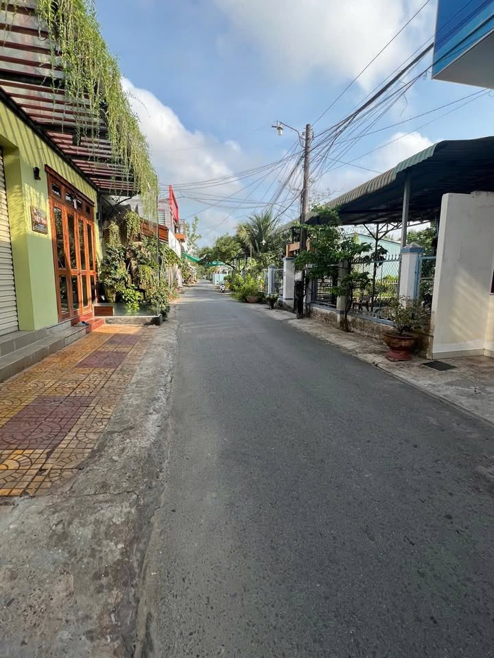 Bán đất mặt tiền Đinh Công Chánh 348m² giá 4.6 tỷ - Tặng kho kiên cố!