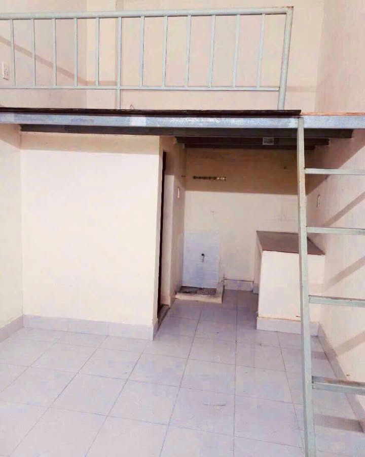 Phòng trọ gác lửng tại 98 Nguyễn Sơn, Hòa Cường Nam, Đà Nẵng - Giá 2.15 triệu/tháng, giờ giấc tự do!