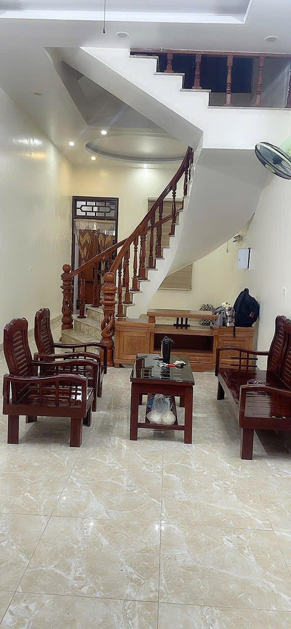 Nhà nguyên căn 3 tầng tại Phường Điện Biên, Thanh Hóa - Phù hợp cho văn phòng và gia đình!