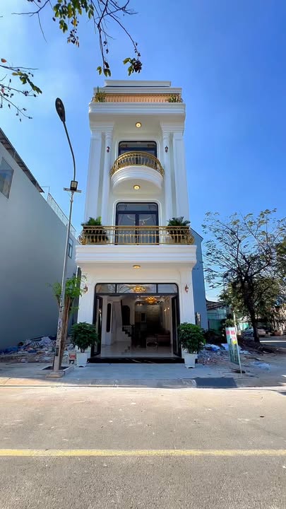 Nhà Phố Tân Cổ Điển 80m² giá 5.9 tỷ - Chỉ việc xách vali vào ở!