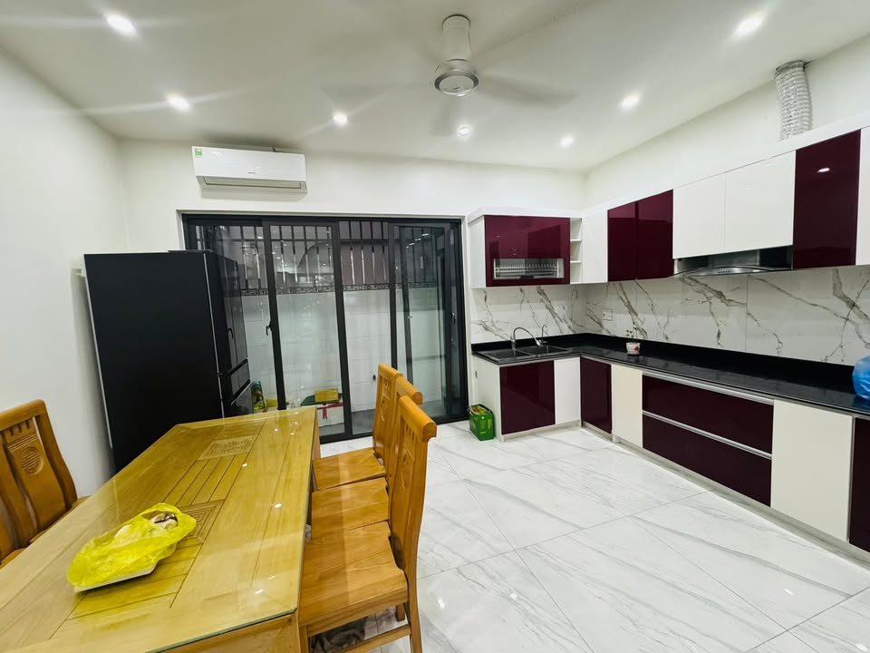 Nhà liền kề Hoàng Huy, đường Máng 68m² giá 22 triệu - Phù hợp cho thuê văn phòng!