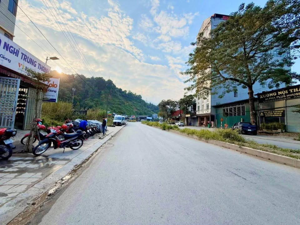 Đất nền trục chính QL 2 Cầu Mè, Hà Giang 100m² giá 3 tỷ - Vị trí đắc địa chờ phát triển!