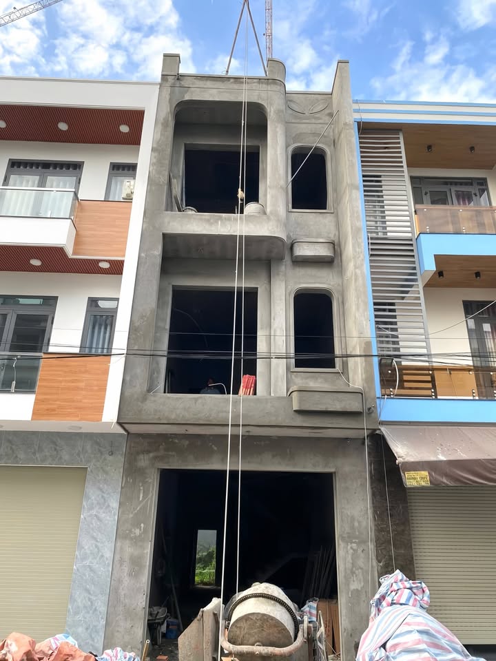 Nhà riêng Dĩ An 67.5m² giá 5.9 tỷ - Nội thất cao cấp tặng kèm!