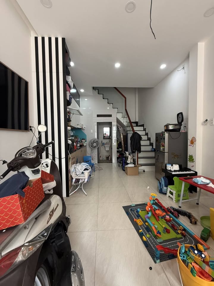 Nhà mặt tiền đường Lạc Long Quân, phường 9, quận Tân Bình 28m² giá 5.999 tỷ - Cơ hội kinh doanh tuyệt vời!