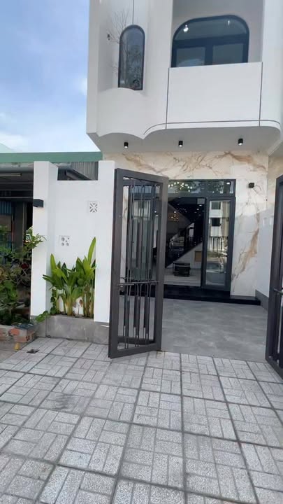 Nhà trệt lầu đường số 7, phường Phú Lợi, Sóc Trăng 84m² giá 2 tỷ - Thiết kế hiện đại, sẵn sàng ở ngay!