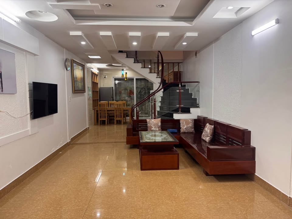 Nhà 4 tầng ô tô đỗ cửa tại Lê Chân, Hải Phòng, 51m² giá 3.9 tỷ - Cơ hội hiếm có!