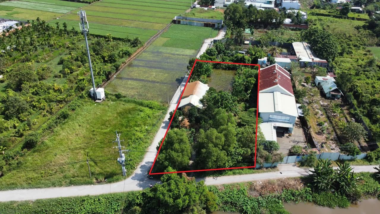 Nhà vườn Củ Chi 1.675m² giá 9.2 tỷ - Góc 2 mặt tiền thoáng mát!