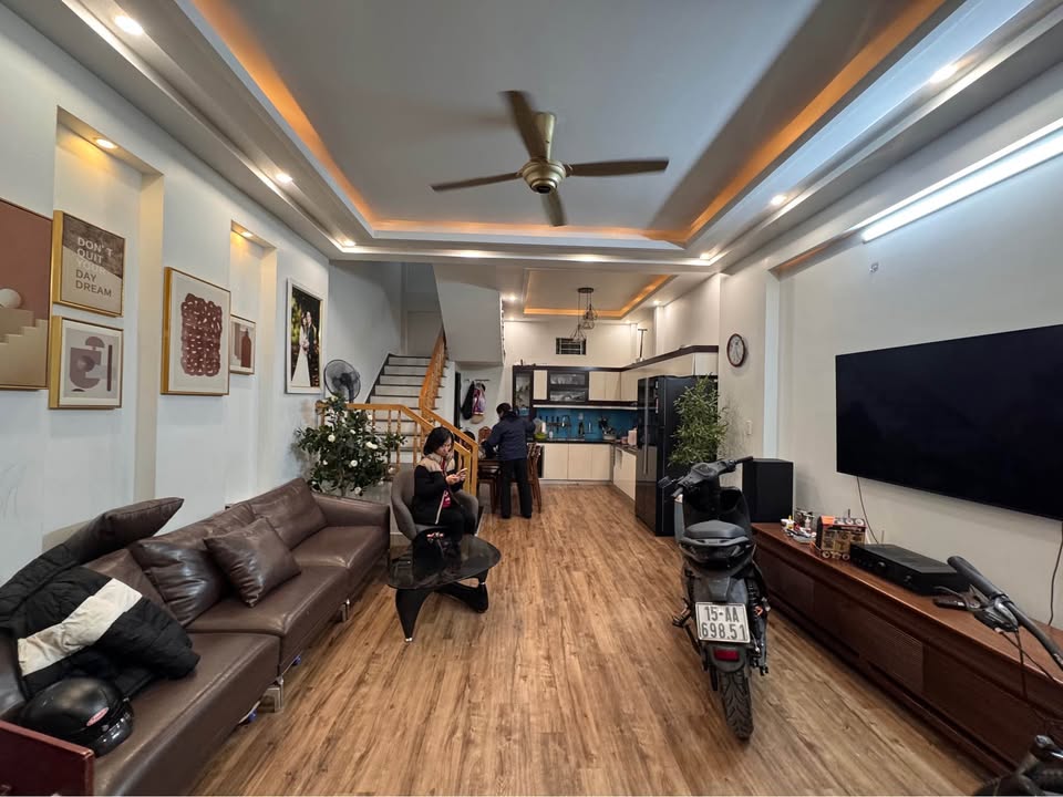Nhà 3 tầng Ngõ 213 Thiên Lôi, 45m² giá 3.65 tỷ - Ô tô đỗ sát nhà!