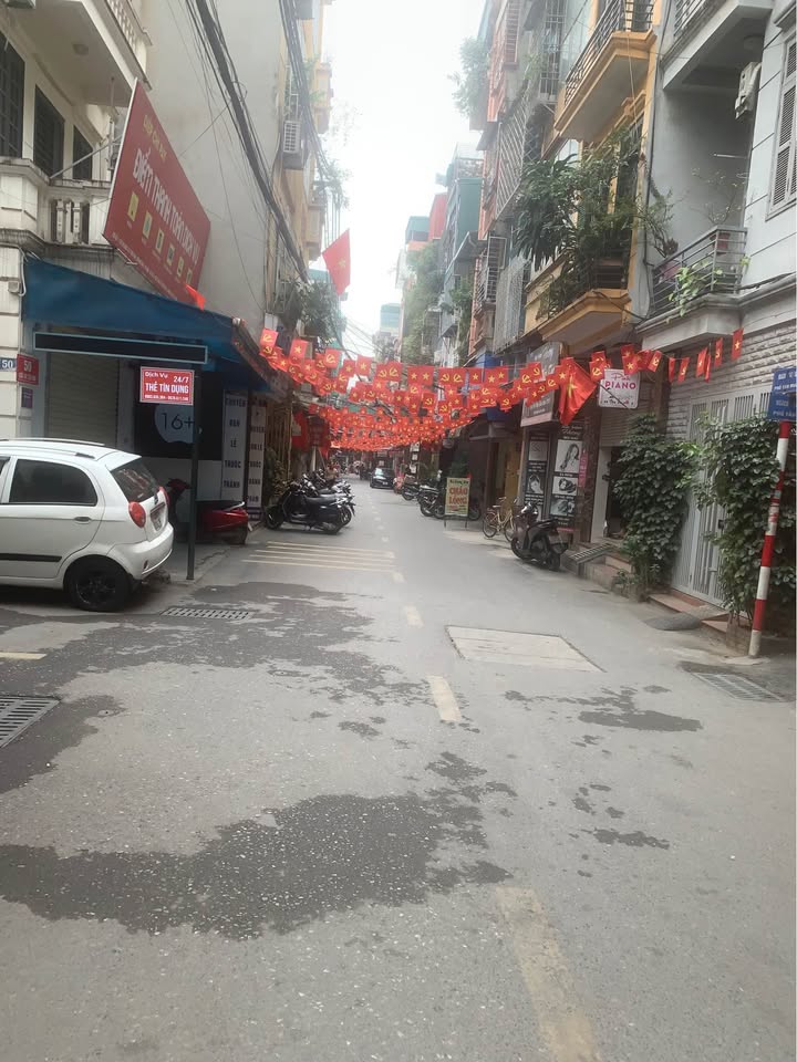 Bán nhà tập thể ngõ Văn Hương, quận Đống Đa, 45m² giá 3 tỷ - Cơ hội hiếm có!