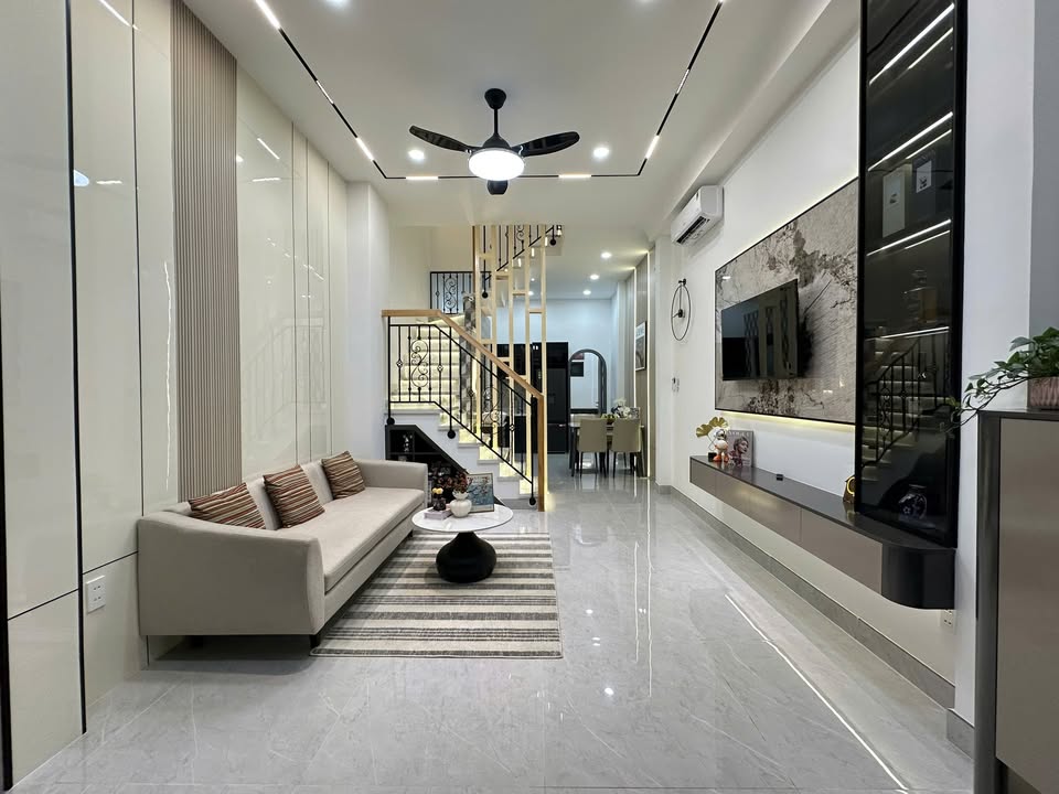 Nhà phố Gò Vấp 39m² giá 5 tỷ - Hẻm ô tô ngay Emart 2!