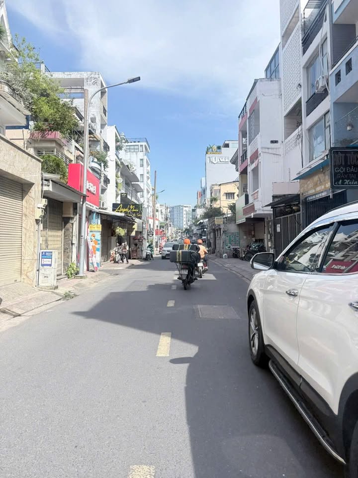 Nhà mặt tiền Trần Huy Liệu, Phú Nhuận 49.5m² giá 12 tỷ - Kinh doanh thuận lợi!