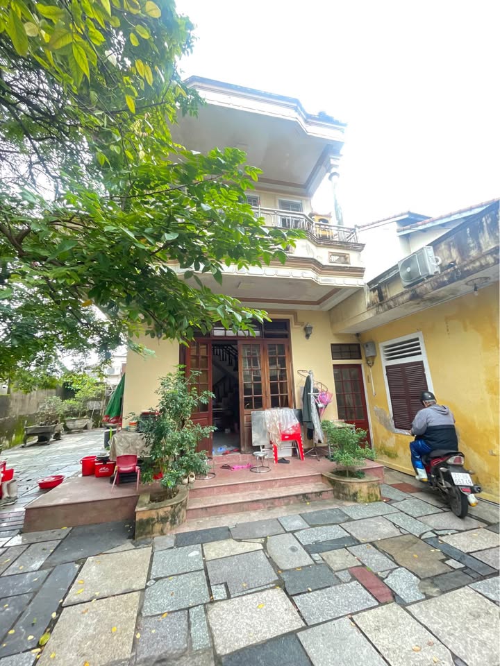 Nhà 2 tầng đường Kẻ Trài, Phú Bình, Huế 285m² giá 4.8 tỷ - Sân vườn rộng rãi, gần sông Đông Ba!