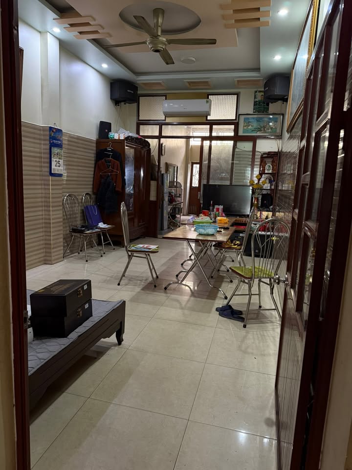 Nhà phố Quán Trữ, Kiến An 100m² giá 6 tỷ - Hướng Nam mát mẻ, sổ hồng chính chủ!