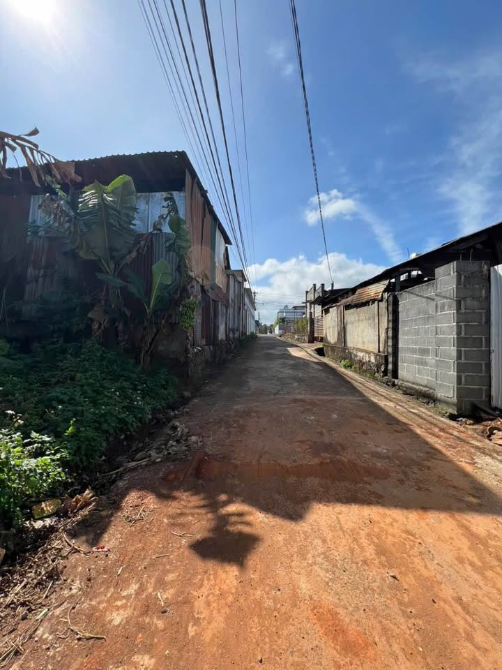 Đất thổ cư 100m² tại Thôn 3, Cư Êbur, Buôn Ma Thuột giá 1.75 tỷ - Vị trí lý tưởng cho gia đình!