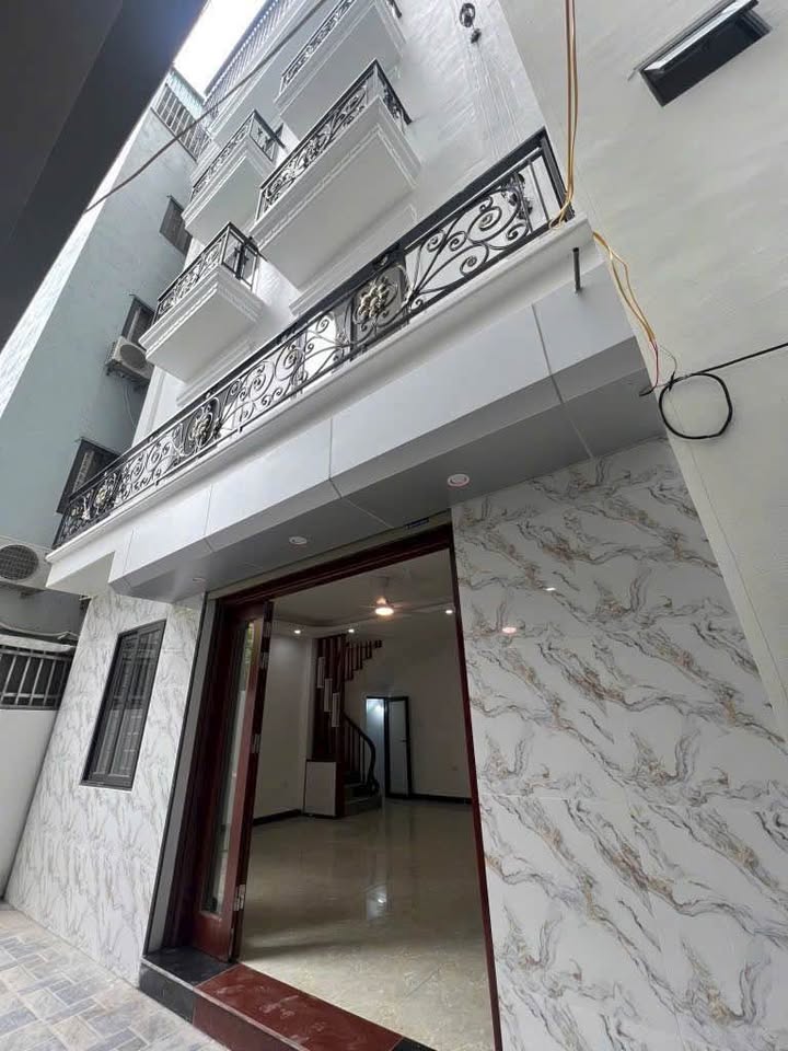 Nhà đẹp Thạch Bàn, Long Biên 34m² giá 5,2 tỷ - Thiết kế hiện đại, gần AEON Mall!