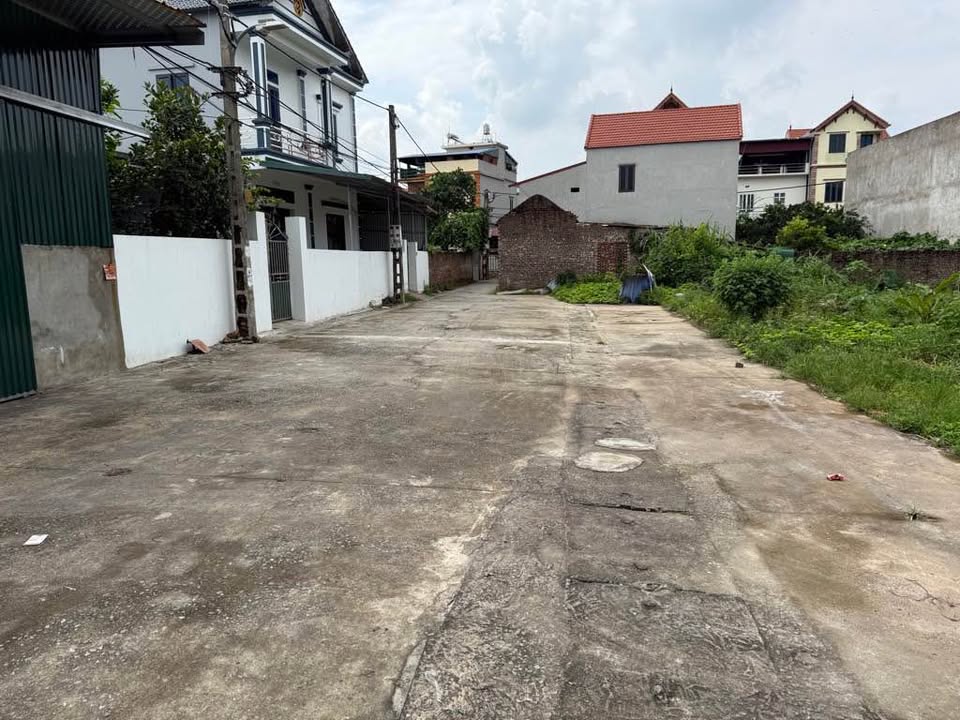 Nhà phố Lệ Chi Gia Lâm 75m² giá 4.35 tỷ - Sổ đỏ chính chủ, kinh doanh tốt!