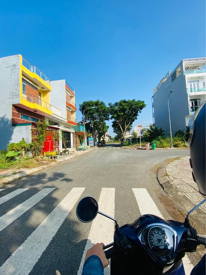 Đất thổ cư đường 10 Thị Trấn Bến Lức 140m² giá 5.1 tỷ - Vị trí đắc địa xây nhà