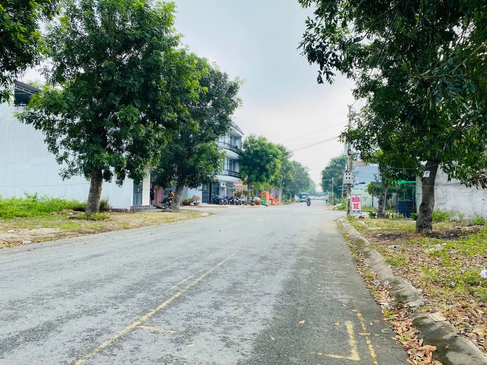 Đất nền KDC Hoàng Long, Bến Lức 110m² giá 2.35 tỷ - Sổ hồng riêng, xây dựng ngay!