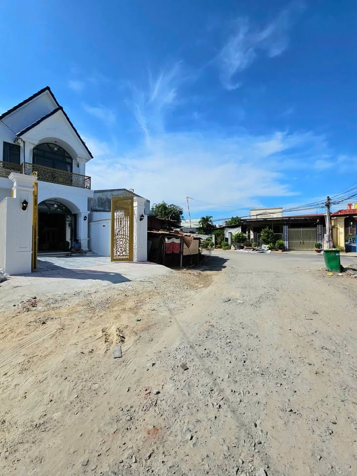 Nhà 1 trệt 1 lầu tại Long Hoa, Tây Ninh 115m² giá 2.5 tỷ - Chính chủ bán