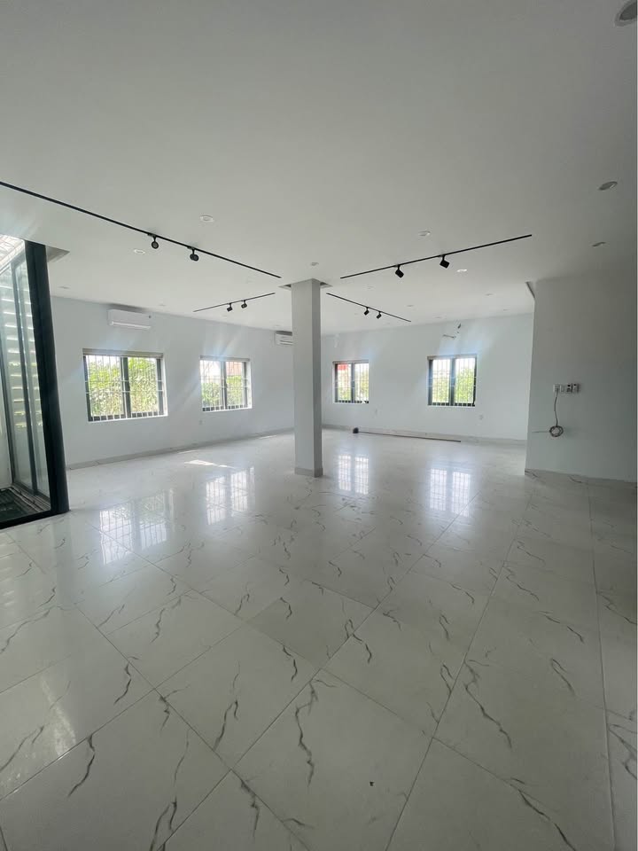 Văn phòng cho thuê tại phường Hòa Quý, quận Ngũ Hành Sơn, Đà Nẵng - Diện tích 80m², giá chỉ 9 triệu/tháng!