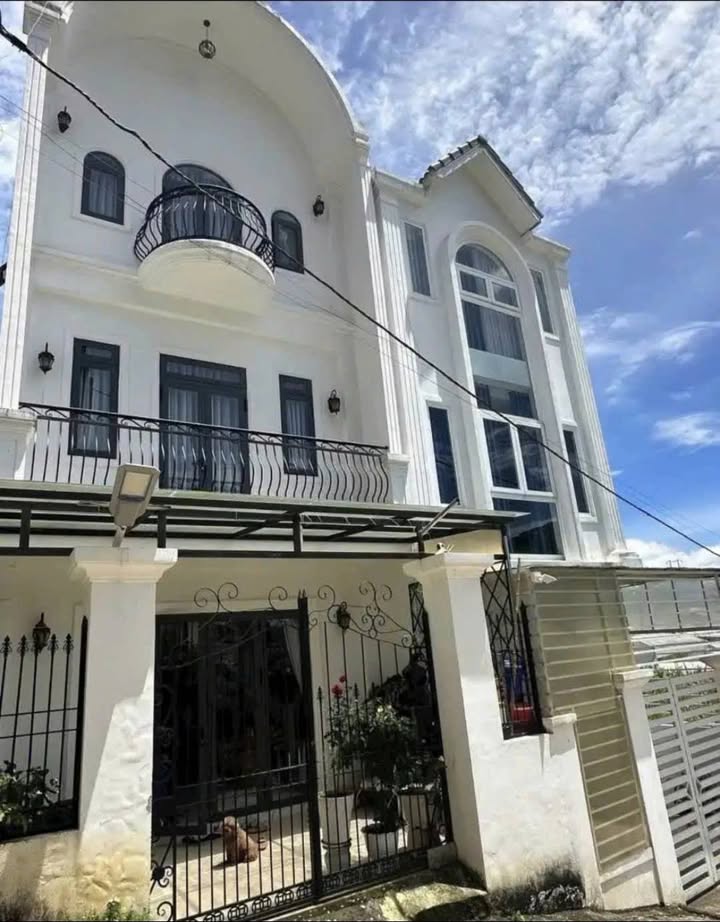 Nhà 3 tầng Vạn Thành Đà Lạt 69m² giá 4.2 tỷ - Sổ đỏ chính chủ, ô tô vào tận nhà!