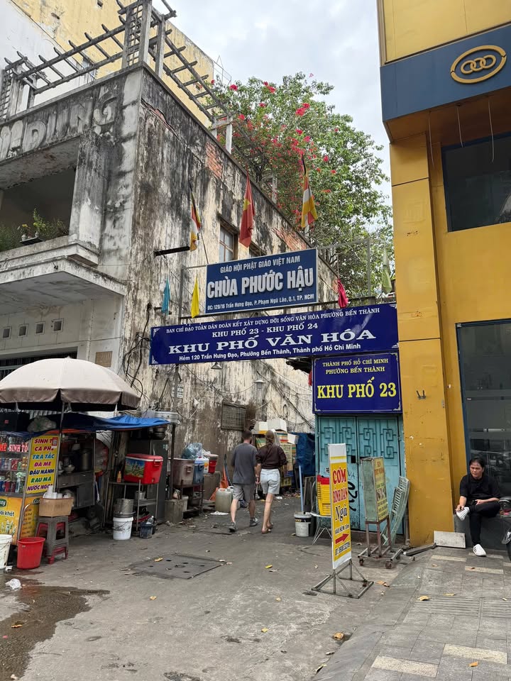 Nhà bán Quận 1, 120 Trần Hưng Đạo, 16.5m² giá 3.68 tỷ - Hẻm thông, gần phố Bùi Viện!