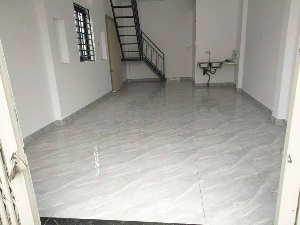Nhà phố Long Xuyên 46,7m² giá 2 tỷ - Kinh doanh thuận lợi!