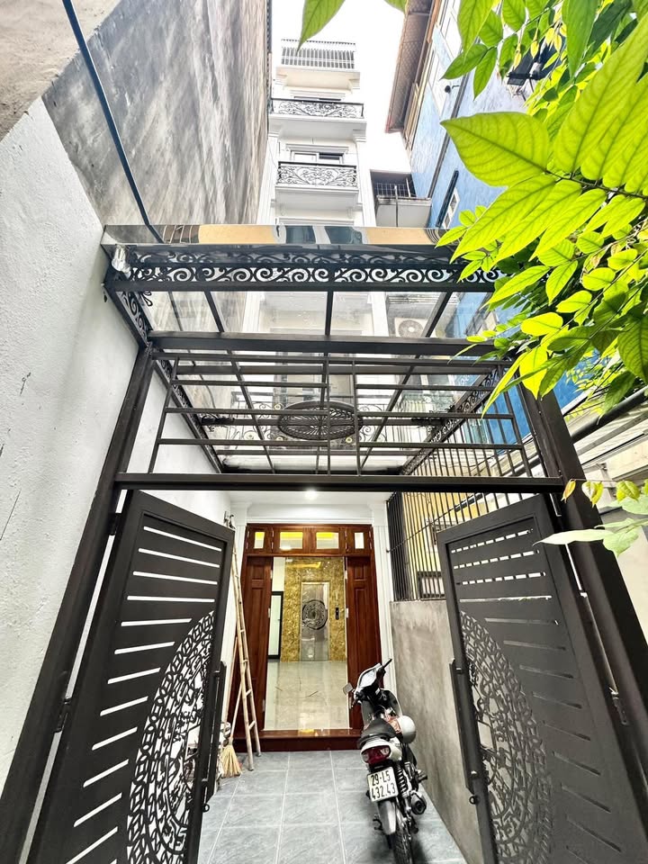 Nhà 6 tầng thang máy tại Đội Cấn 45m² giá 12 tỷ - Chính chủ sổ đỏ