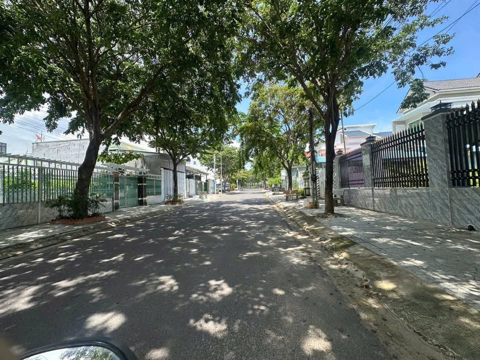 Nhà cấp 4 đường Chế Lan Viên, Cam Ranh 273.7m² giá 8 tỷ - Sẵn thổ cư, thương lượng!