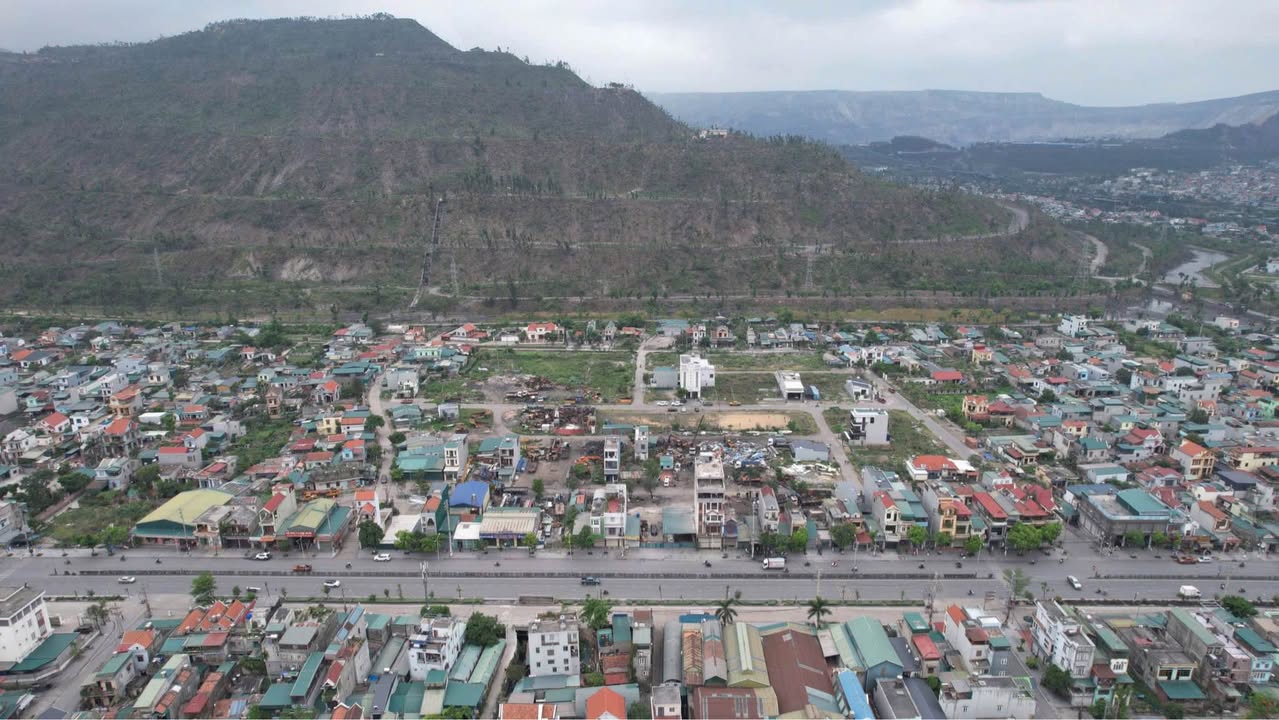 Đất Ô góc Cẩm Sơn, Quảng Ninh 111,6m² giá 1,6 tỷ - Vị trí đắc địa gần chợ!