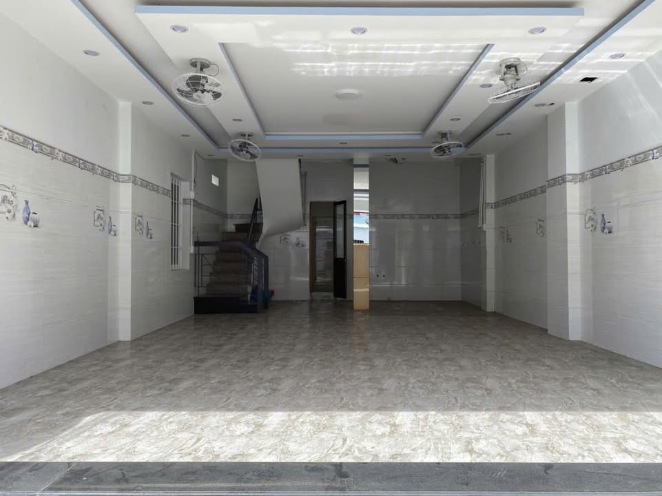 Cho thuê mặt bằng mặt tiền Trương Công Định 297m² giá 39 triệu - Kinh doanh lý tưởng!