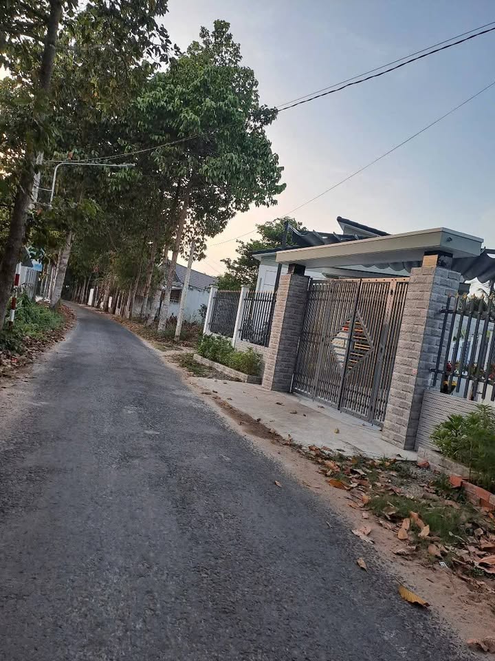 Đất mặt tiền Phú Nhơn, Bến Tre 140m² giá 1.2 tỷ - Khu vực sầm uất, an ninh