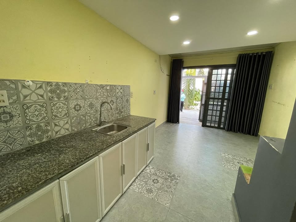 Nhà cho thuê 2 tầng hẻm 4m đường Hà Thanh 24m² - View hồ mát mẻ