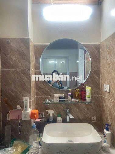 Căn hộ tập thể ngõ 120 Hoàng Quốc Việt 140m² giá 10 triệu - Chính chủ cho thuê ngay!