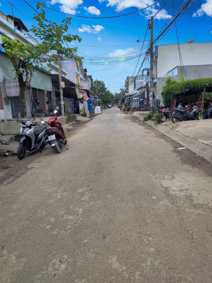 Đất nền khu tái định cư Tân Kiên 100m² giá 2.9 tỷ - Sổ đỏ chính chủ!